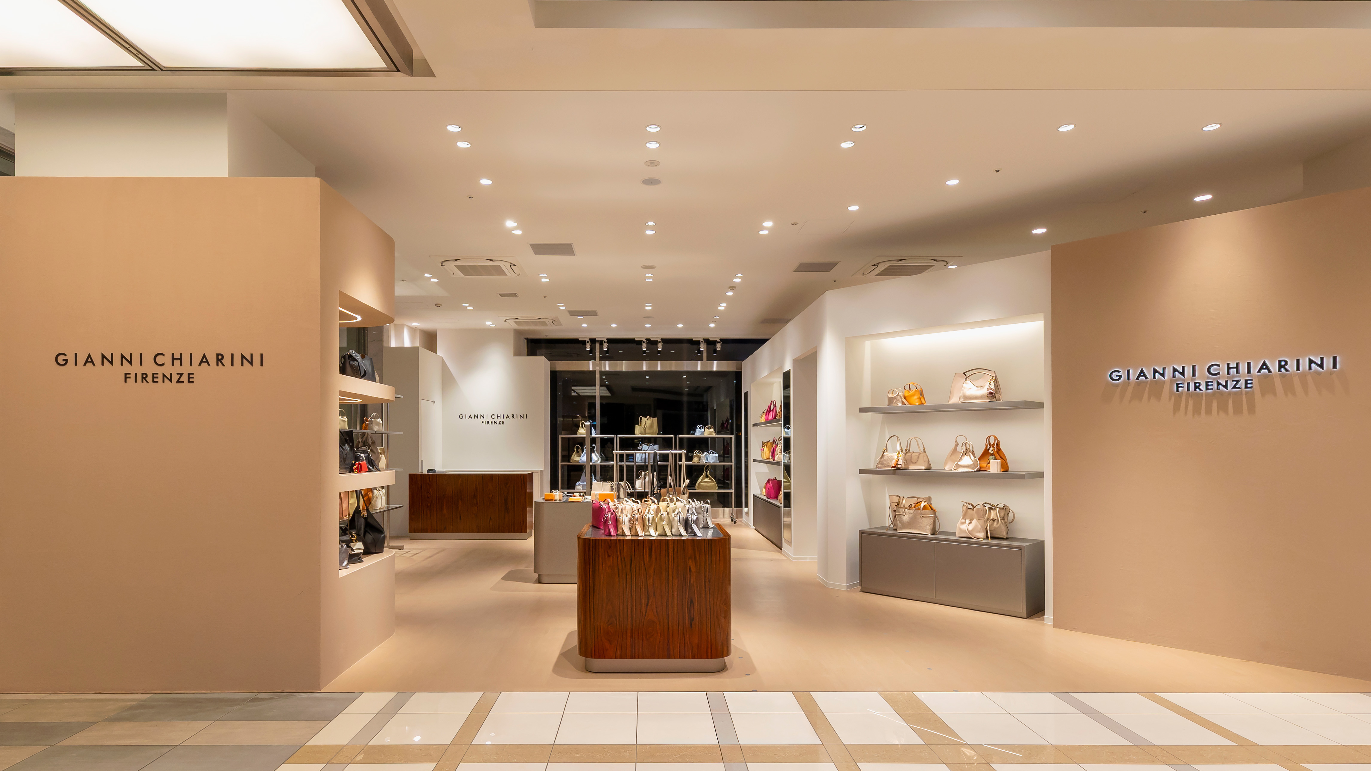 NEW OPEN アミュプラザ博多店